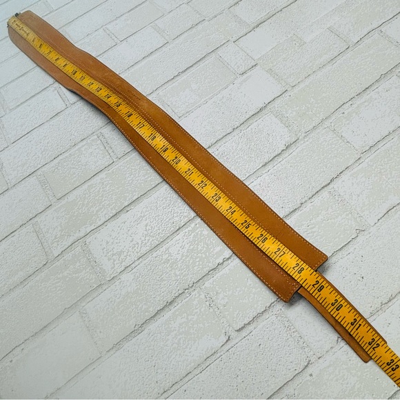 Authentic Givenchy Women's Black Leather Studded Belt Size M - Picture 8 of 8